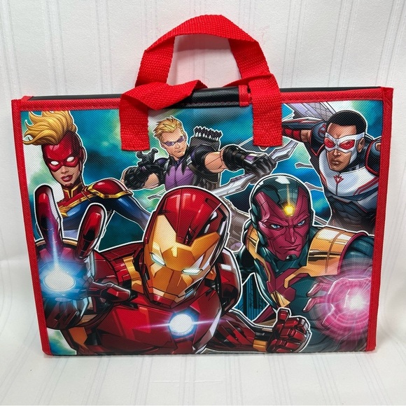 Marvel Avengers Boy Girl Entertainment Tri Fold Case Games, Crayon, Fun Gift - Picture 2 of 16